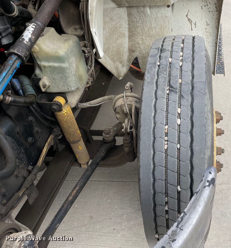 image for item LW9003 2005 International 4400 digger derrick truck