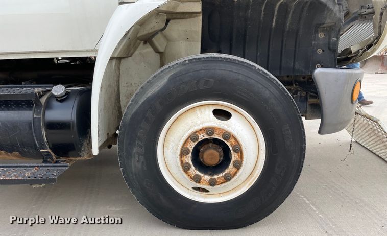 image for item LW9003 2005 International 4400 digger derrick truck