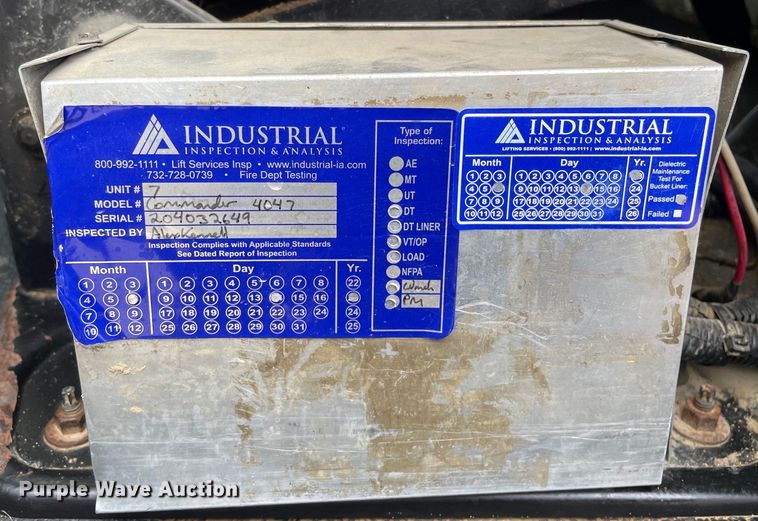 image for item LW9003 2005 International 4400 digger derrick truck