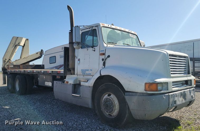 image for item ME9298 1990 International   8300 crane truck