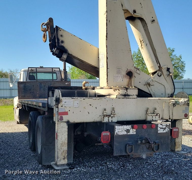 image for item ME9298 1990 International   8300 crane truck