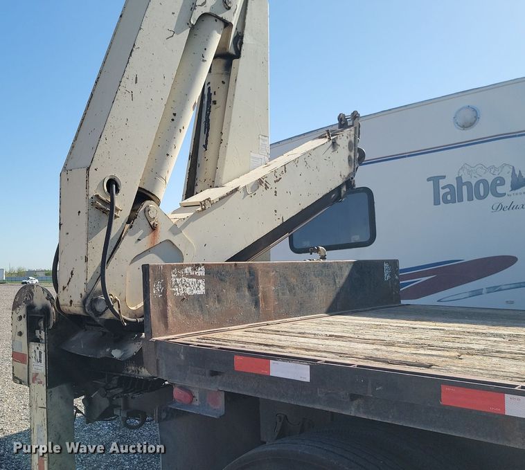 image for item ME9298 1990 International   8300 crane truck