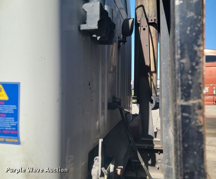 image for item ME9298 1990 International   8300 crane truck