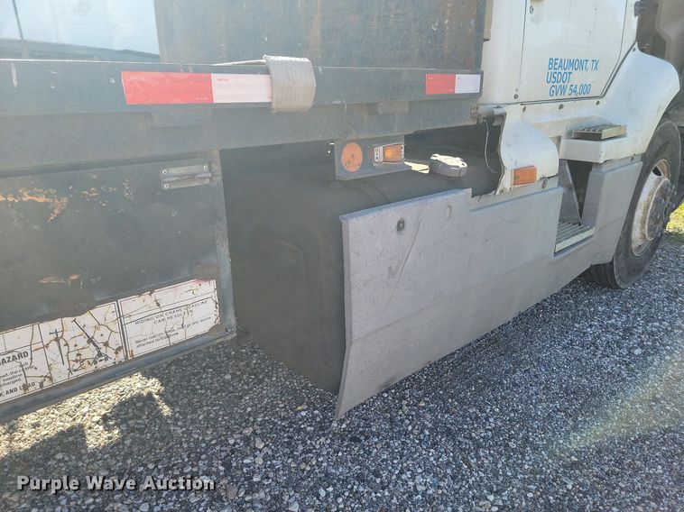 image for item ME9298 1990 International   8300 crane truck