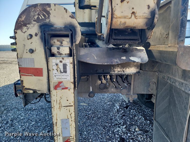 image for item ME9298 1990 International   8300 crane truck