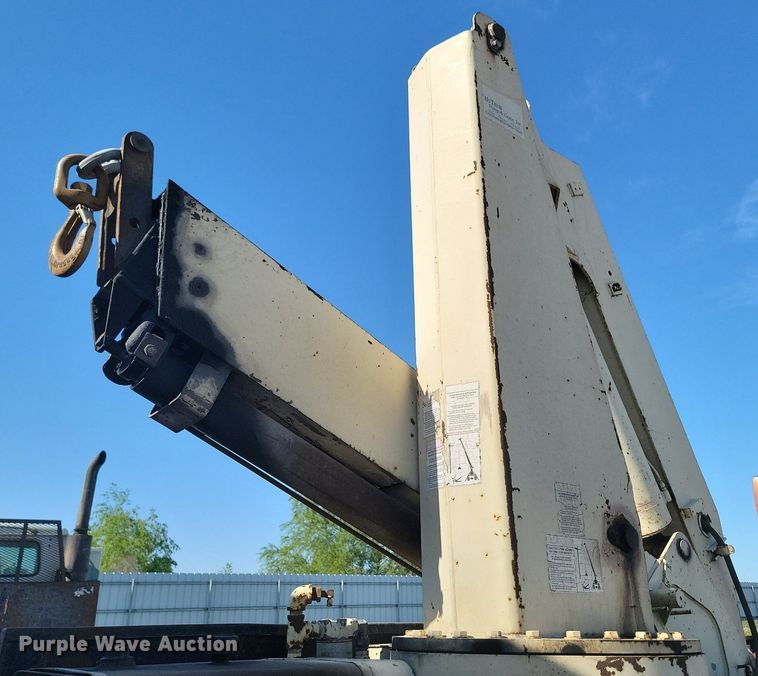 image for item ME9298 1990 International   8300 crane truck