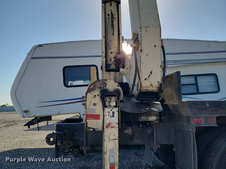 image for item ME9298 1990 International   8300 crane truck