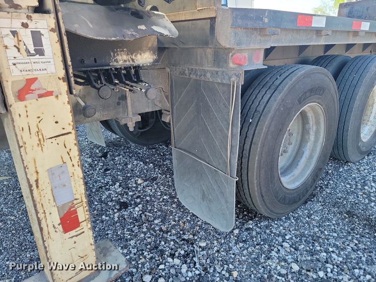 image for item ME9298 1990 International   8300 crane truck