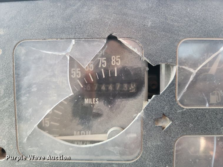 image for item ME9298 1990 International   8300 crane truck