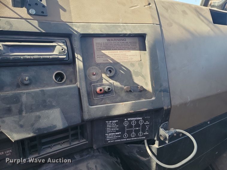 image for item ME9298 1990 International   8300 crane truck