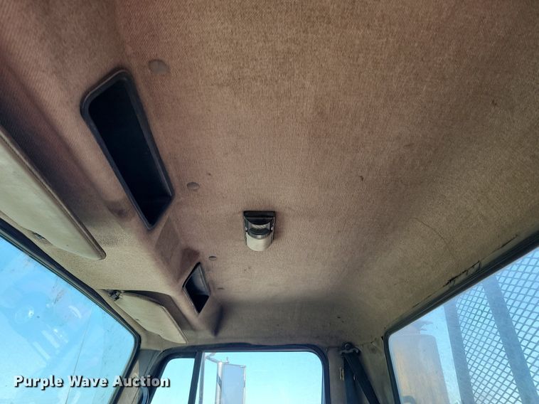 image for item ME9298 1990 International   8300 crane truck