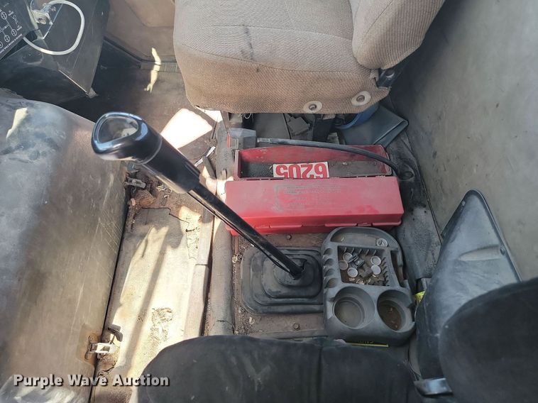 image for item ME9298 1990 International   8300 crane truck