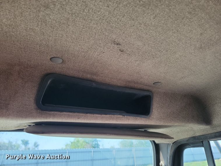 image for item ME9298 1990 International   8300 crane truck