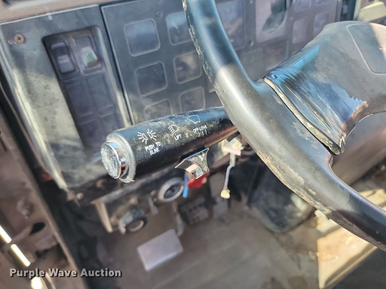 image for item ME9298 1990 International   8300 crane truck