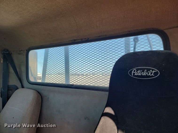 image for item ME9298 1990 International   8300 crane truck