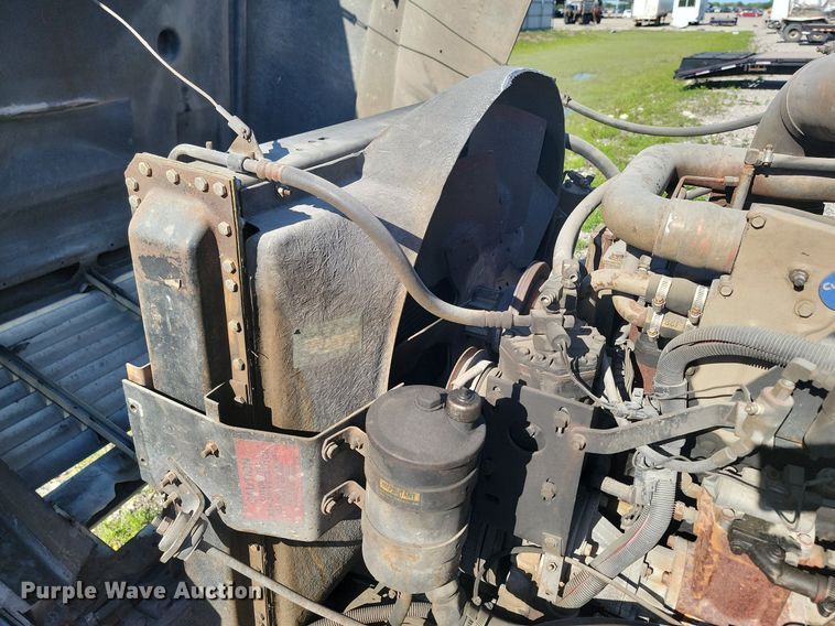 image for item ME9298 1990 International   8300 crane truck