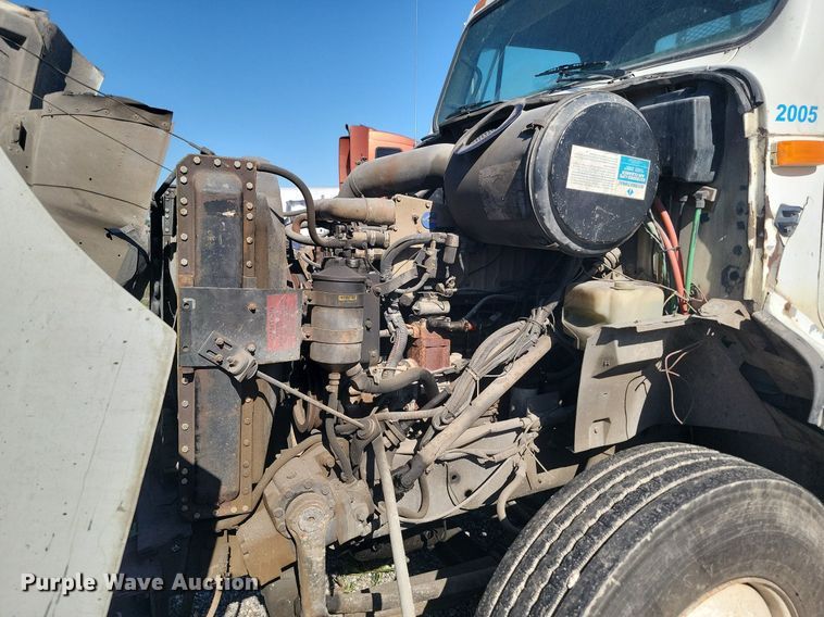 image for item ME9298 1990 International   8300 crane truck