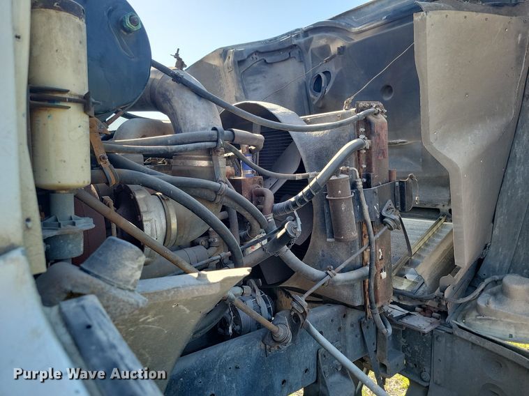 image for item ME9298 1990 International   8300 crane truck