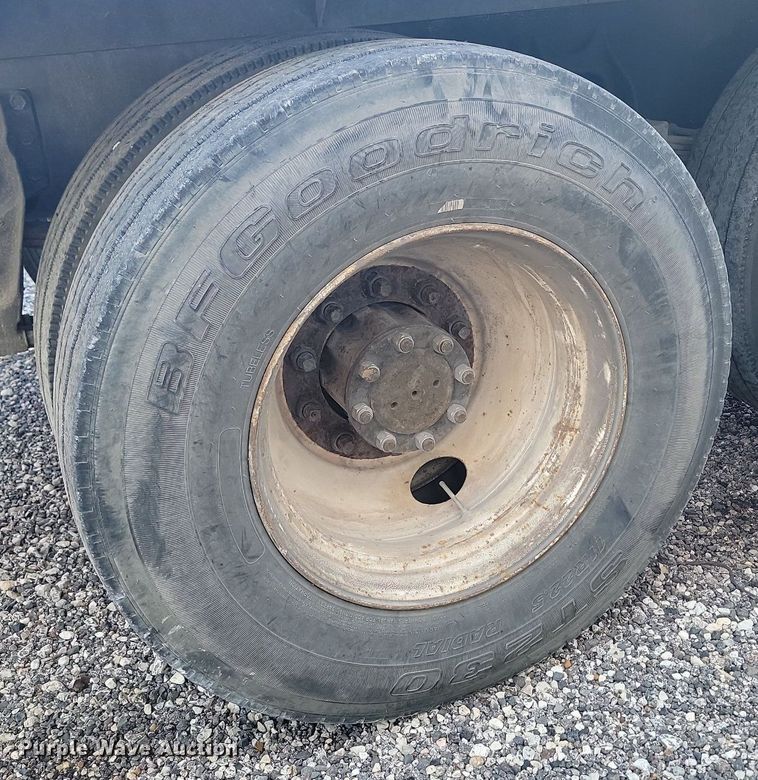 image for item ME9298 1990 International   8300 crane truck