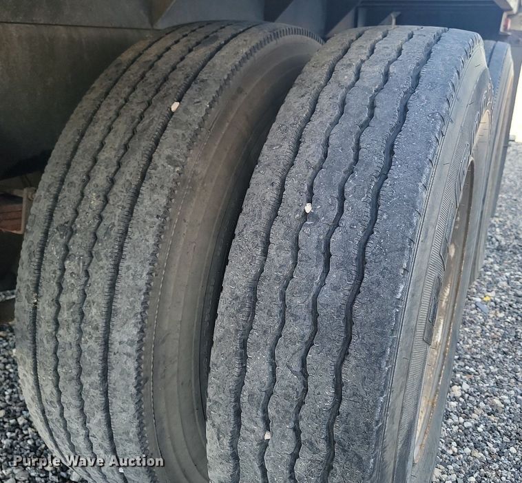 image for item ME9298 1990 International   8300 crane truck