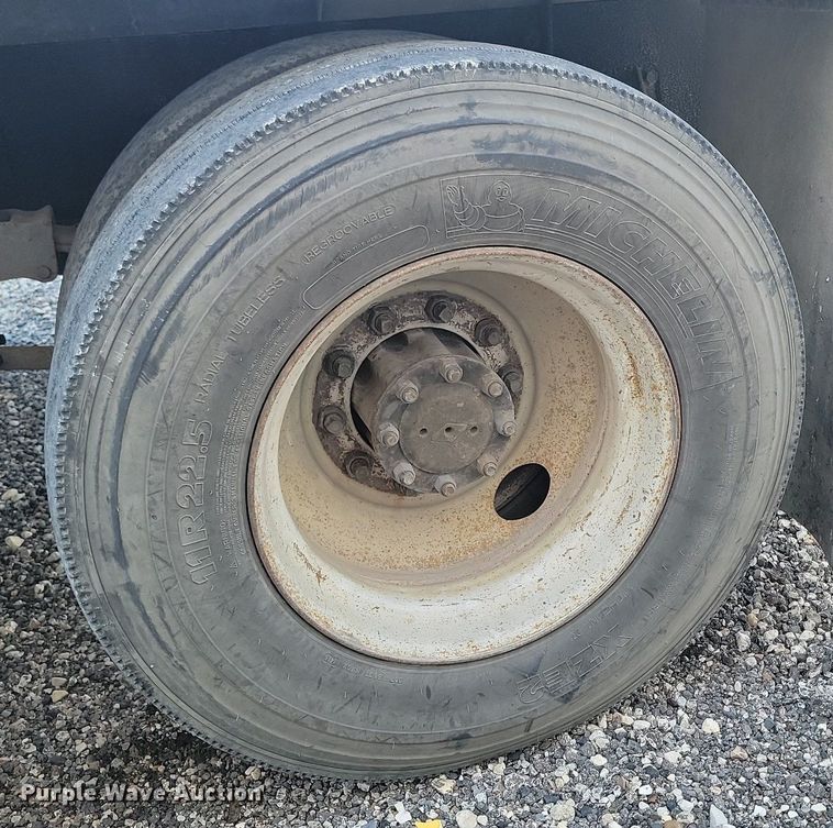 image for item ME9298 1990 International   8300 crane truck