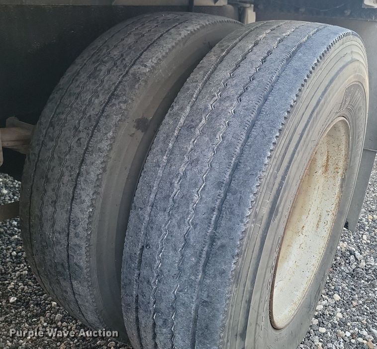 image for item ME9298 1990 International   8300 crane truck