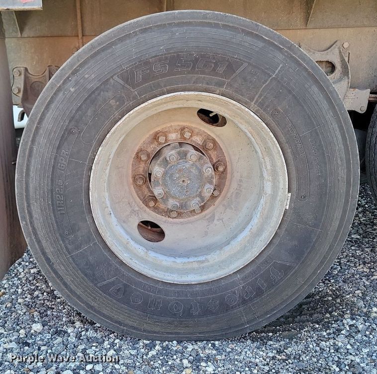 image for item ME9298 1990 International   8300 crane truck