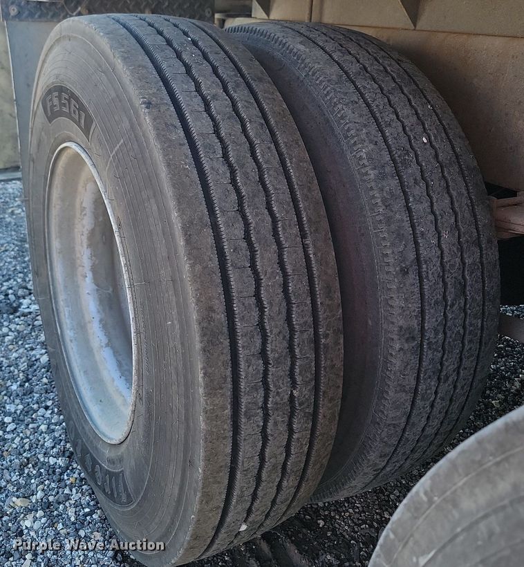 image for item ME9298 1990 International   8300 crane truck