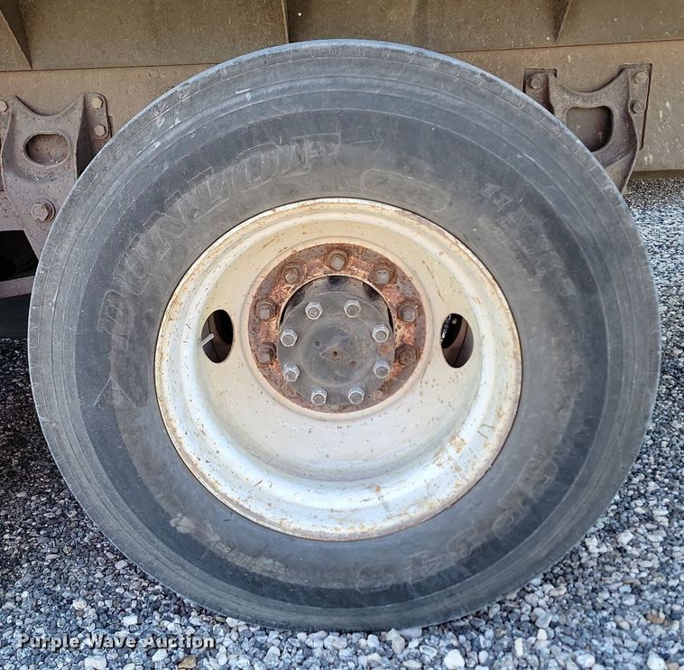 image for item ME9298 1990 International   8300 crane truck