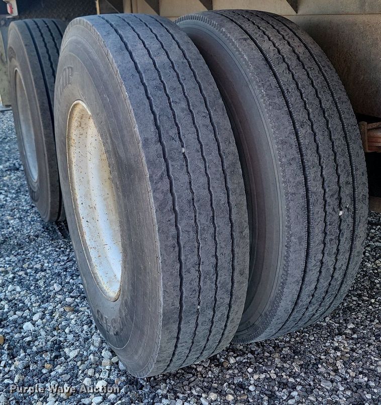 image for item ME9298 1990 International   8300 crane truck