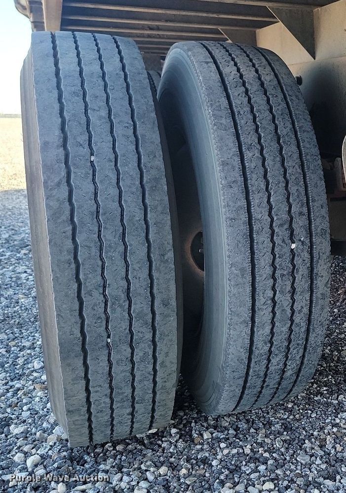 image for item ME9298 1990 International   8300 crane truck