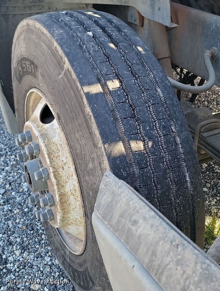 image for item ME9298 1990 International   8300 crane truck