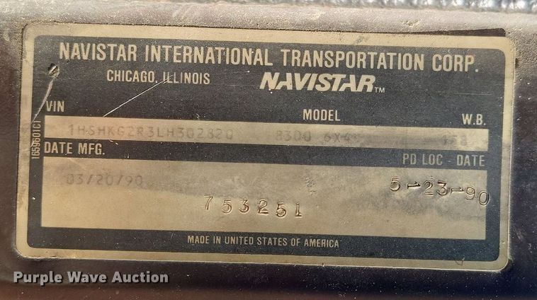 image for item ME9298 1990 International   8300 crane truck