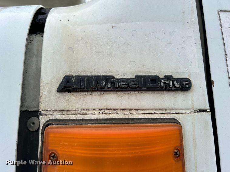 image for item MO9215 1995 International 4800  digger derrick truck