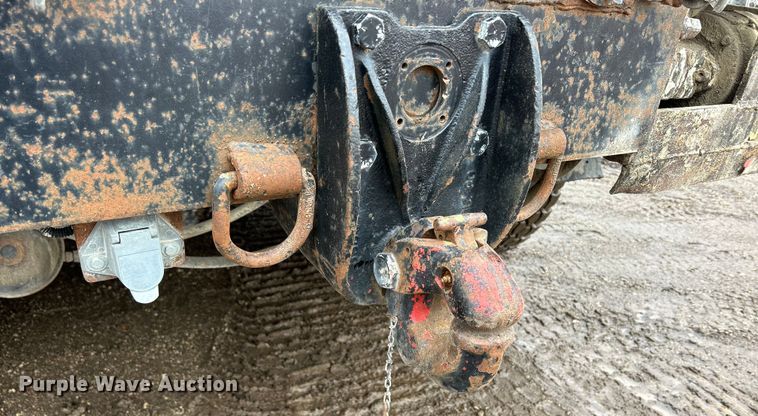 image for item MO9215 1995 International 4800  digger derrick truck