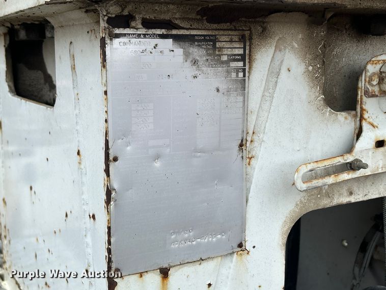 image for item MO9215 1995 International 4800  digger derrick truck