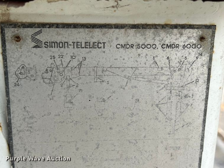 image for item MO9215 1995 International 4800  digger derrick truck