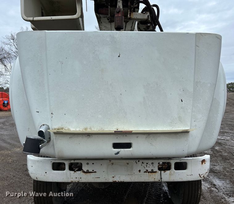 image for item MO9215 1995 International 4800  digger derrick truck