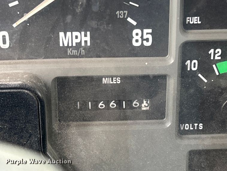 image for item MO9215 1995 International 4800  digger derrick truck