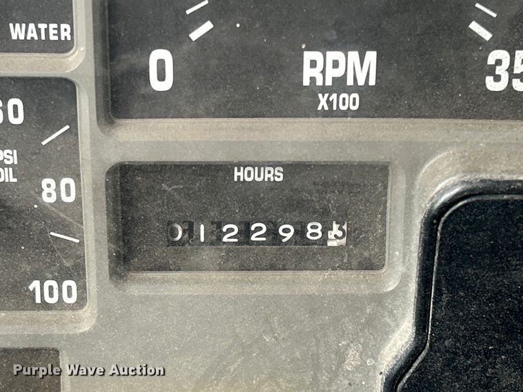 image for item MO9215 1995 International 4800  digger derrick truck