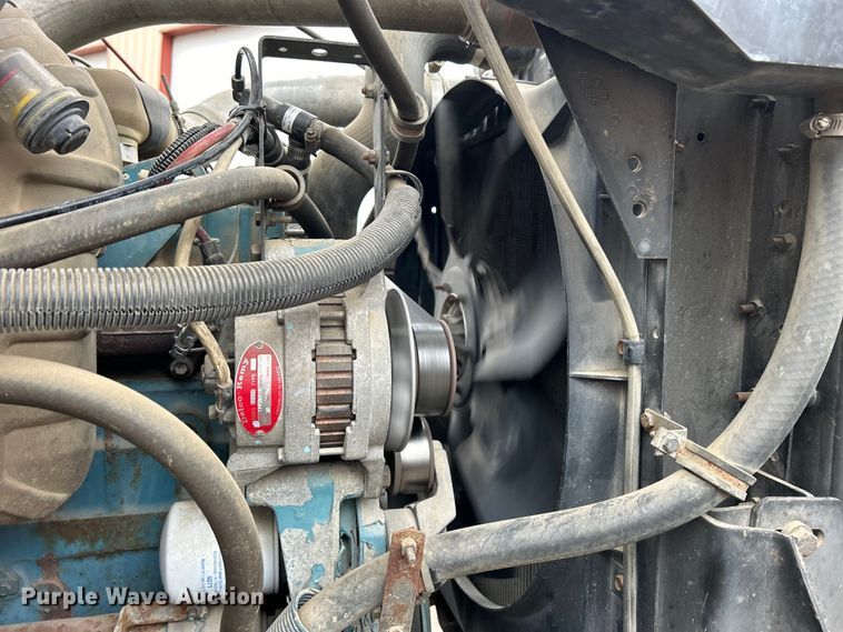 image for item MO9215 1995 International 4800  digger derrick truck