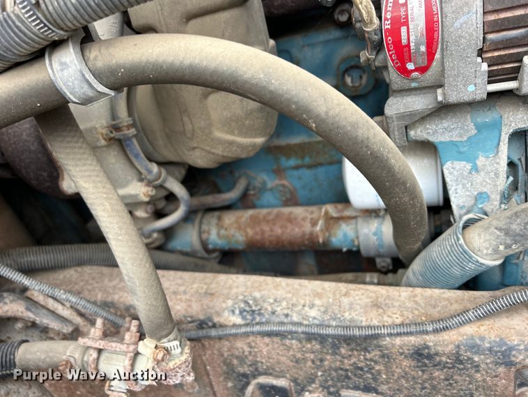 image for item MO9215 1995 International 4800  digger derrick truck