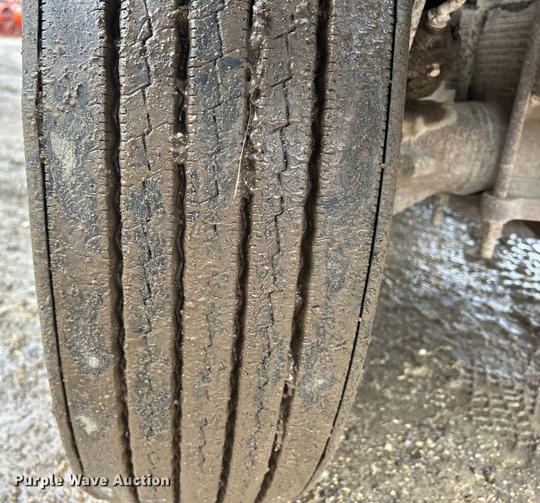 image for item MO9215 1995 International 4800  digger derrick truck