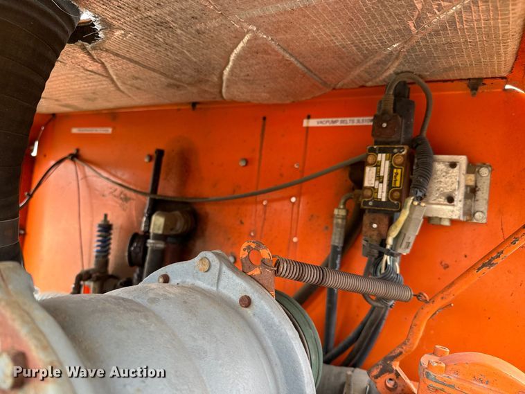 image for item NH9065 2007 Ring-O-Matic 750 vacuum excavator