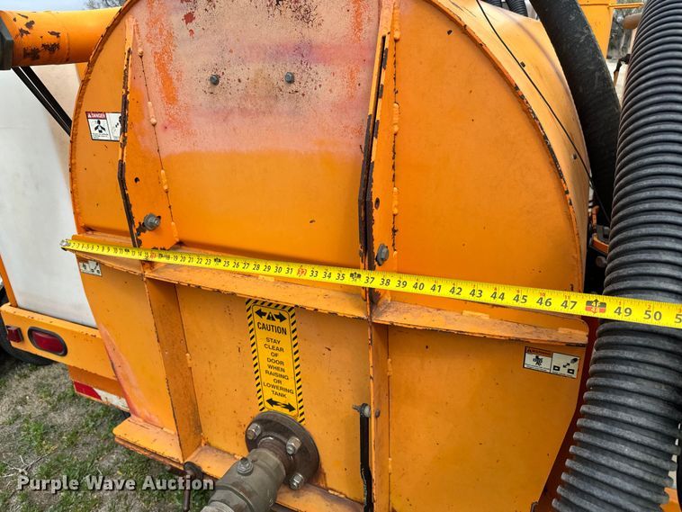 image for item NH9065 2007 Ring-O-Matic 750 vacuum excavator