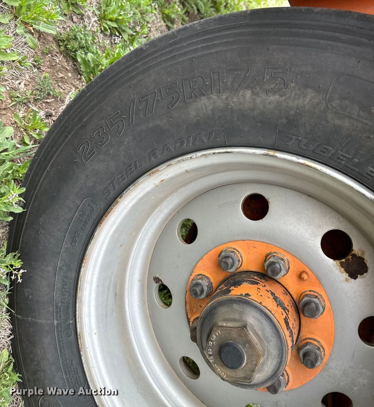 image for item NH9065 2007 Ring-O-Matic 750 vacuum excavator