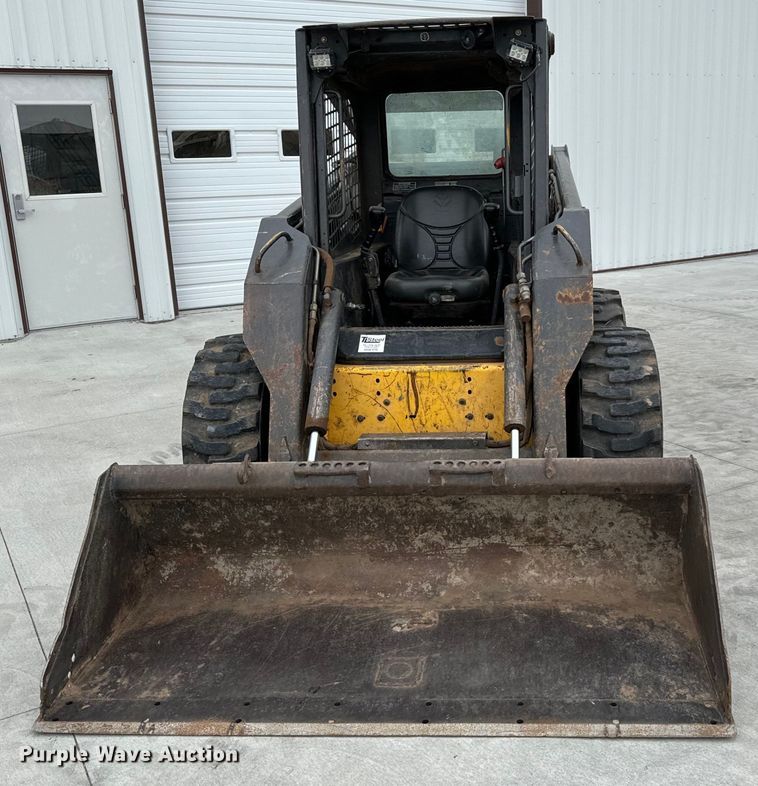 image for item NH9086 2006 New Holland LS180B skid steer loader