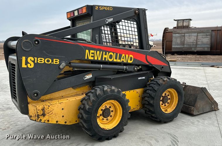 image for item NH9086 2006 New Holland LS180B skid steer loader