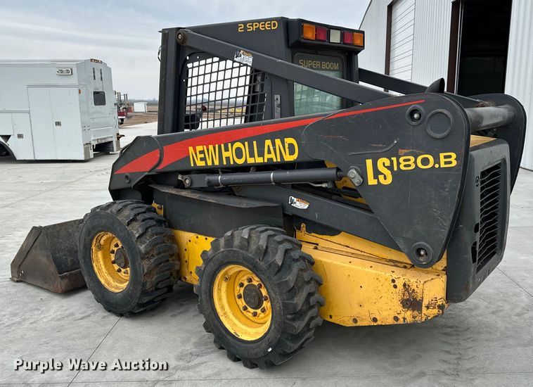 image for item NH9086 2006 New Holland LS180B skid steer loader