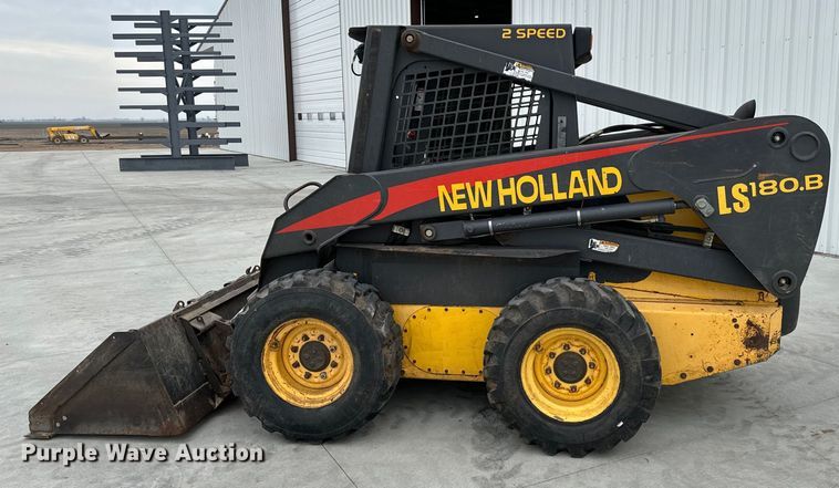 image for item NH9086 2006 New Holland LS180B skid steer loader